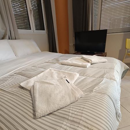 Cozy Apartment In The Center Of Aighion Achaia - Ground Floor - Ισόγειο Στουντιο Aegium Buitenkant foto